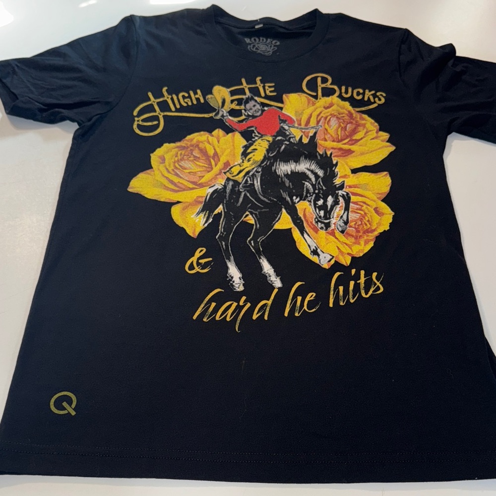 Rodeo‎ Quincy Black Graphic T-Shirt with Yellow Rose Design